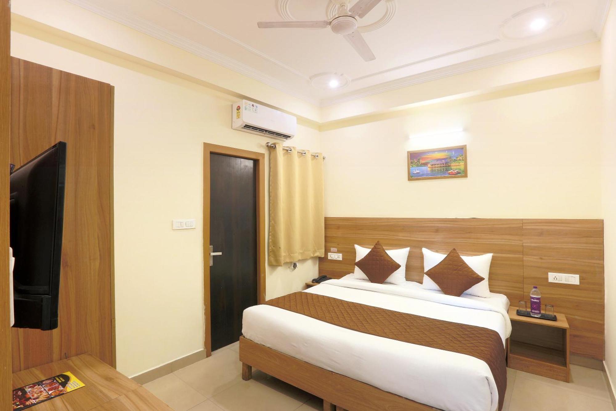 Hotel Lemon Suites & Banquet Noida Sector 62 Exterior photo