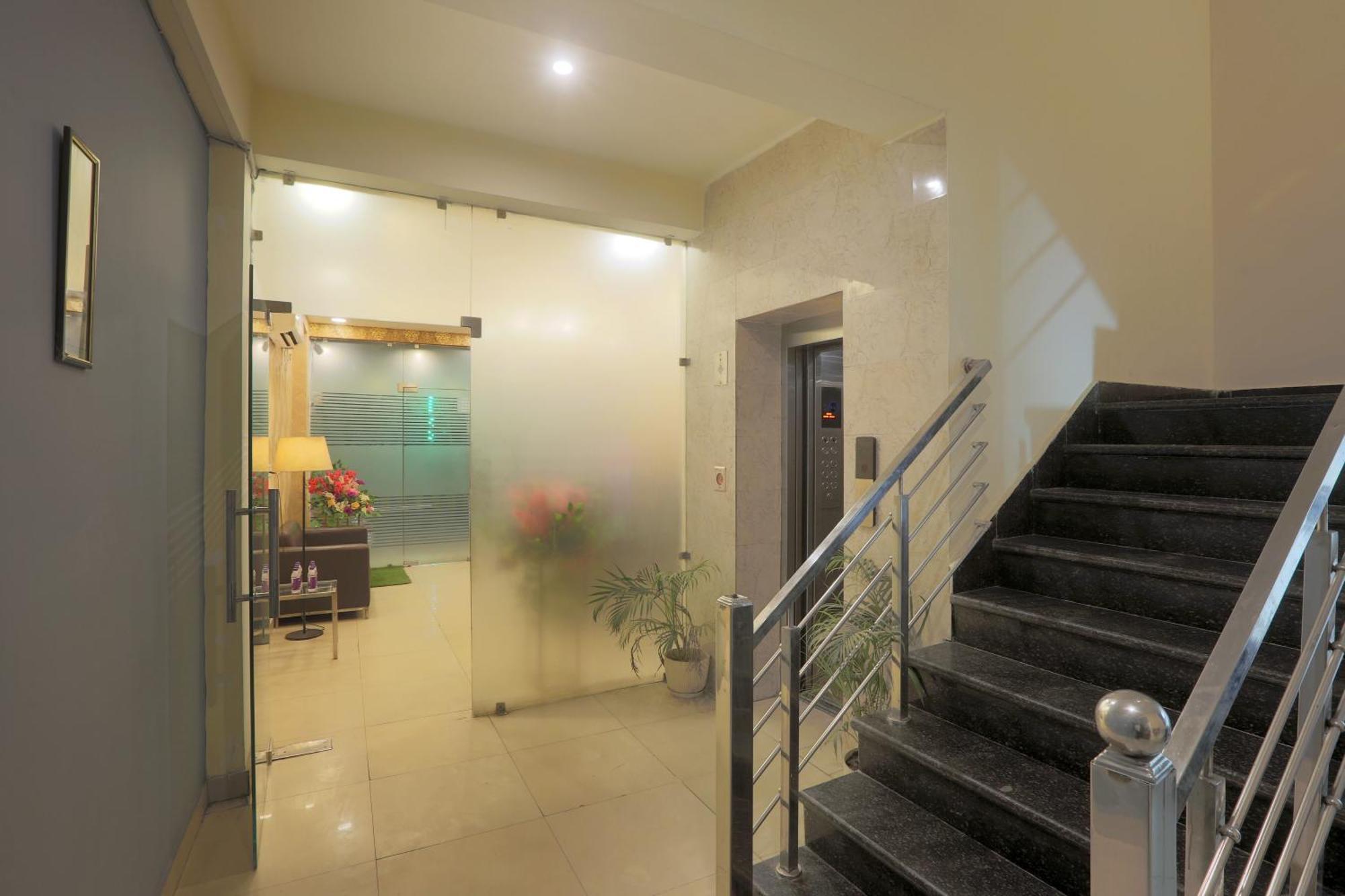 Hotel Lemon Suites & Banquet Noida Sector 62 Exterior photo