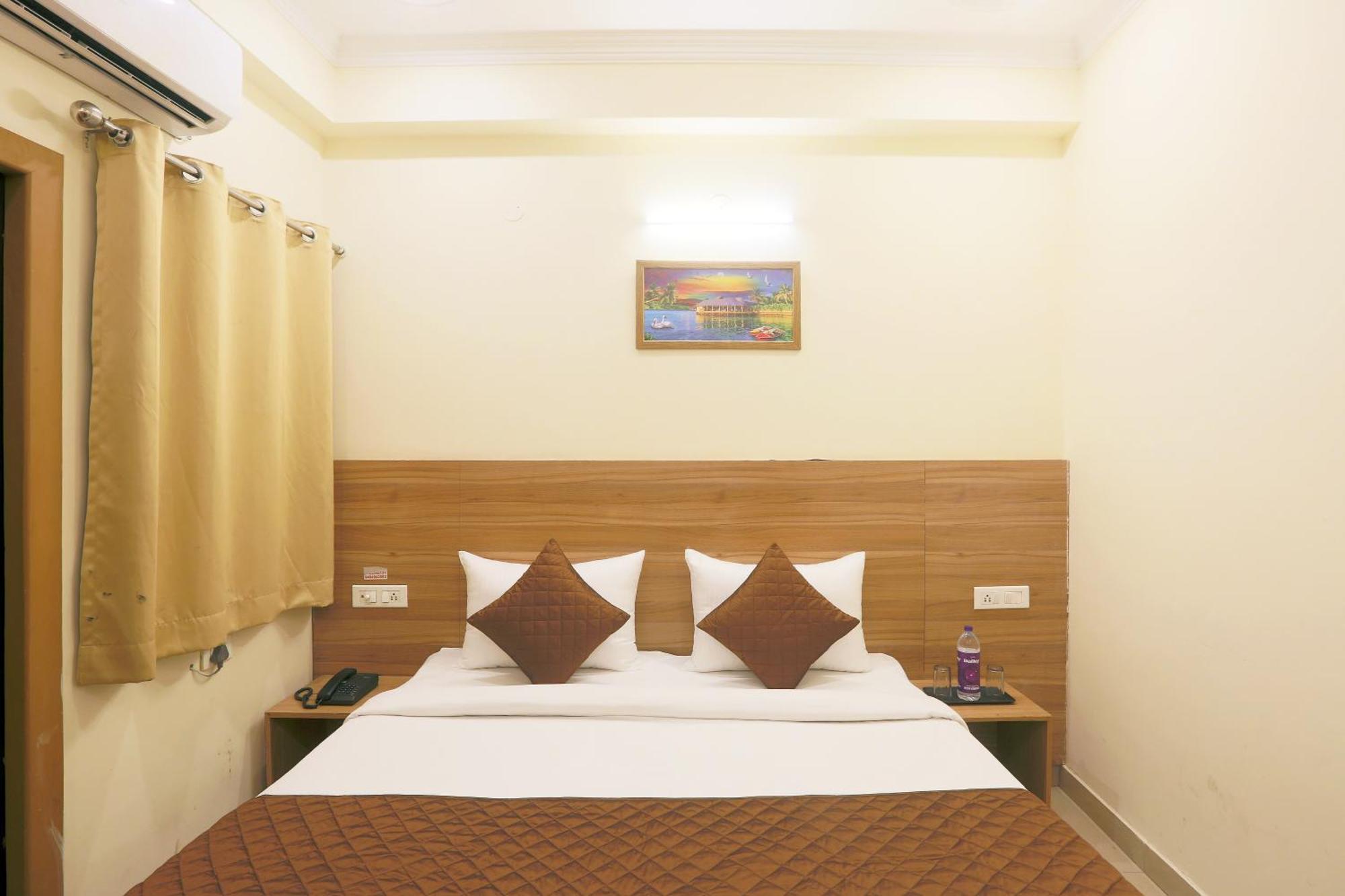 Hotel Lemon Suites & Banquet Noida Sector 62 Exterior photo