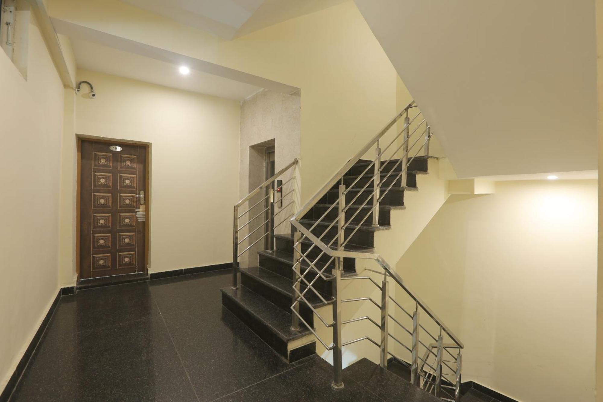 Hotel Lemon Suites & Banquet Noida Sector 62 Exterior photo