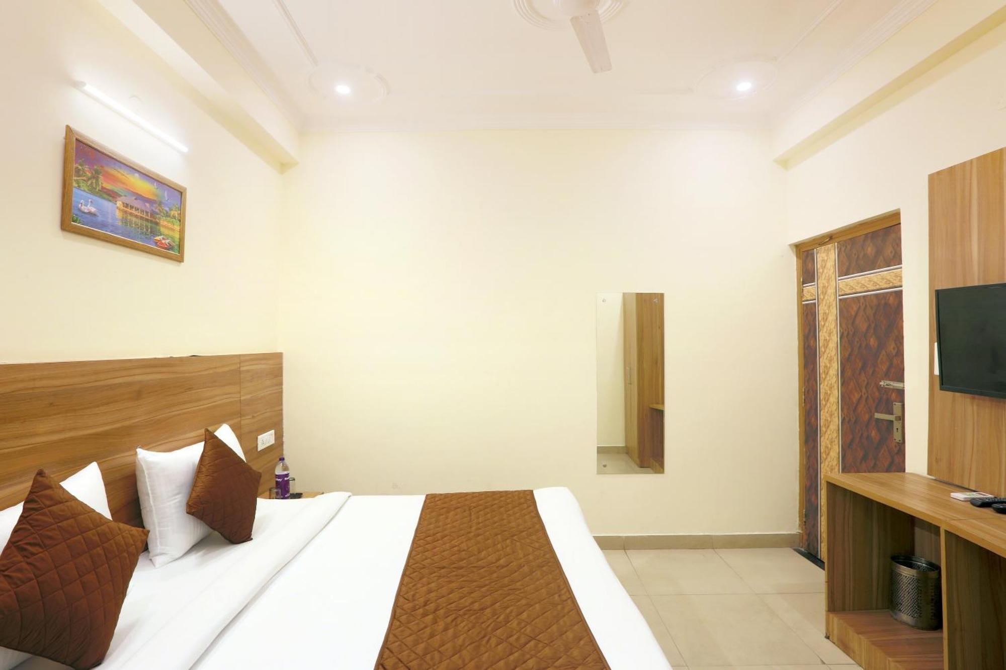 Hotel Lemon Suites & Banquet Noida Sector 62 Exterior photo