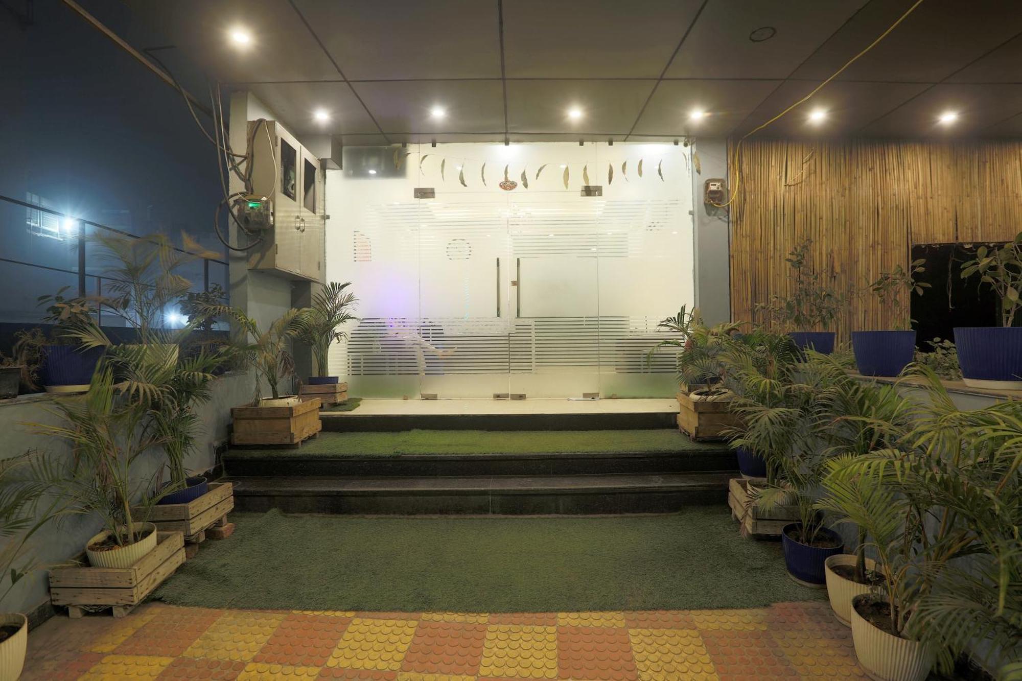 Hotel Lemon Suites & Banquet Noida Sector 62 Exterior photo