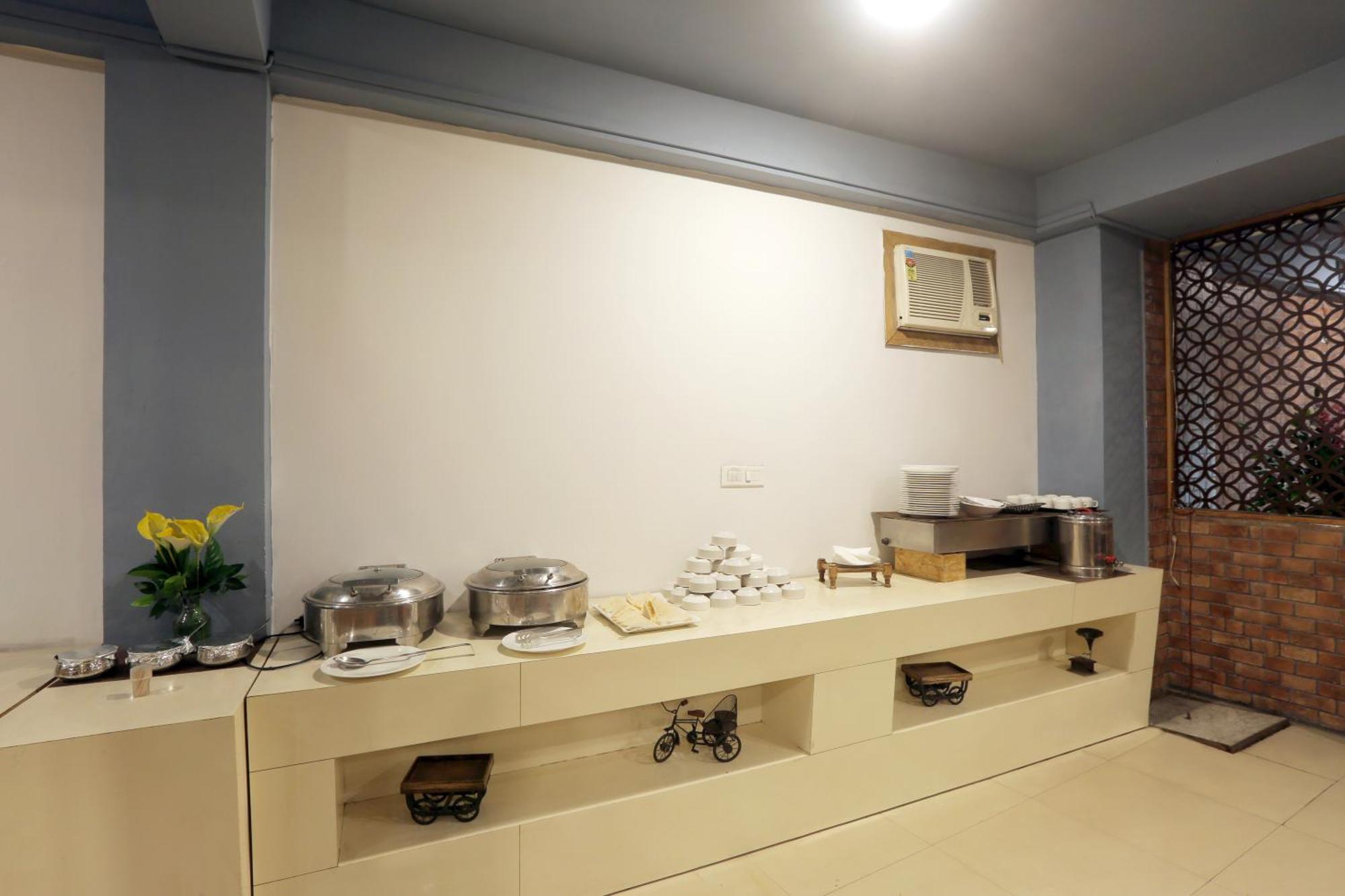 Hotel Lemon Suites & Banquet Noida Sector 62 Exterior photo