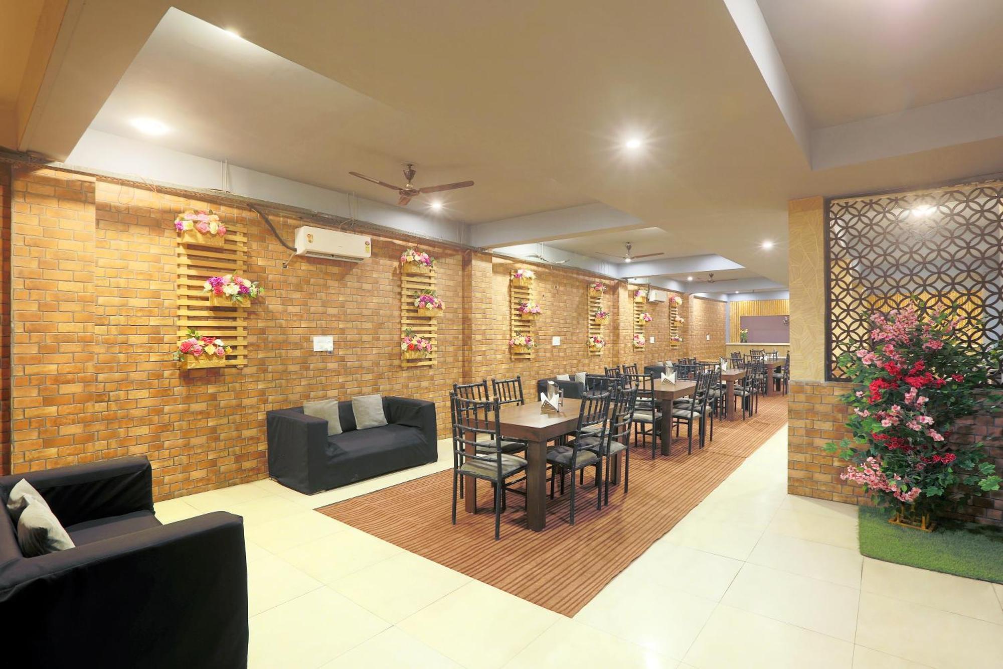Hotel Lemon Suites & Banquet Noida Sector 62 Exterior photo