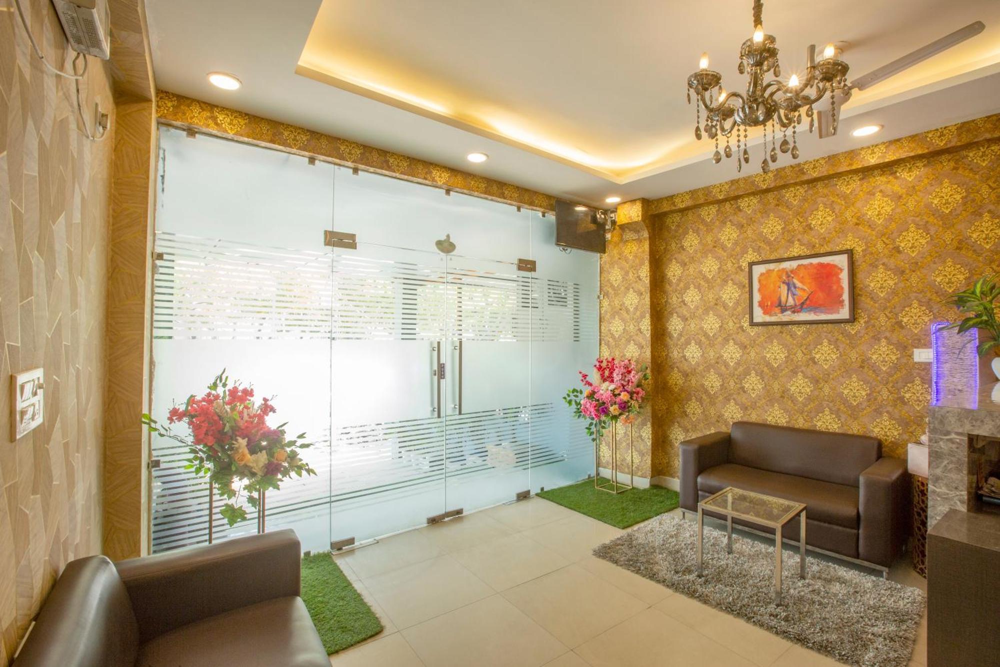 Hotel Lemon Suites & Banquet Noida Sector 62 Exterior photo