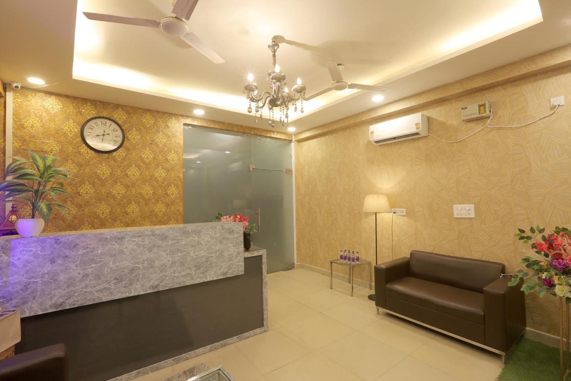 Hotel Lemon Suites & Banquet Noida Sector 62 Exterior photo