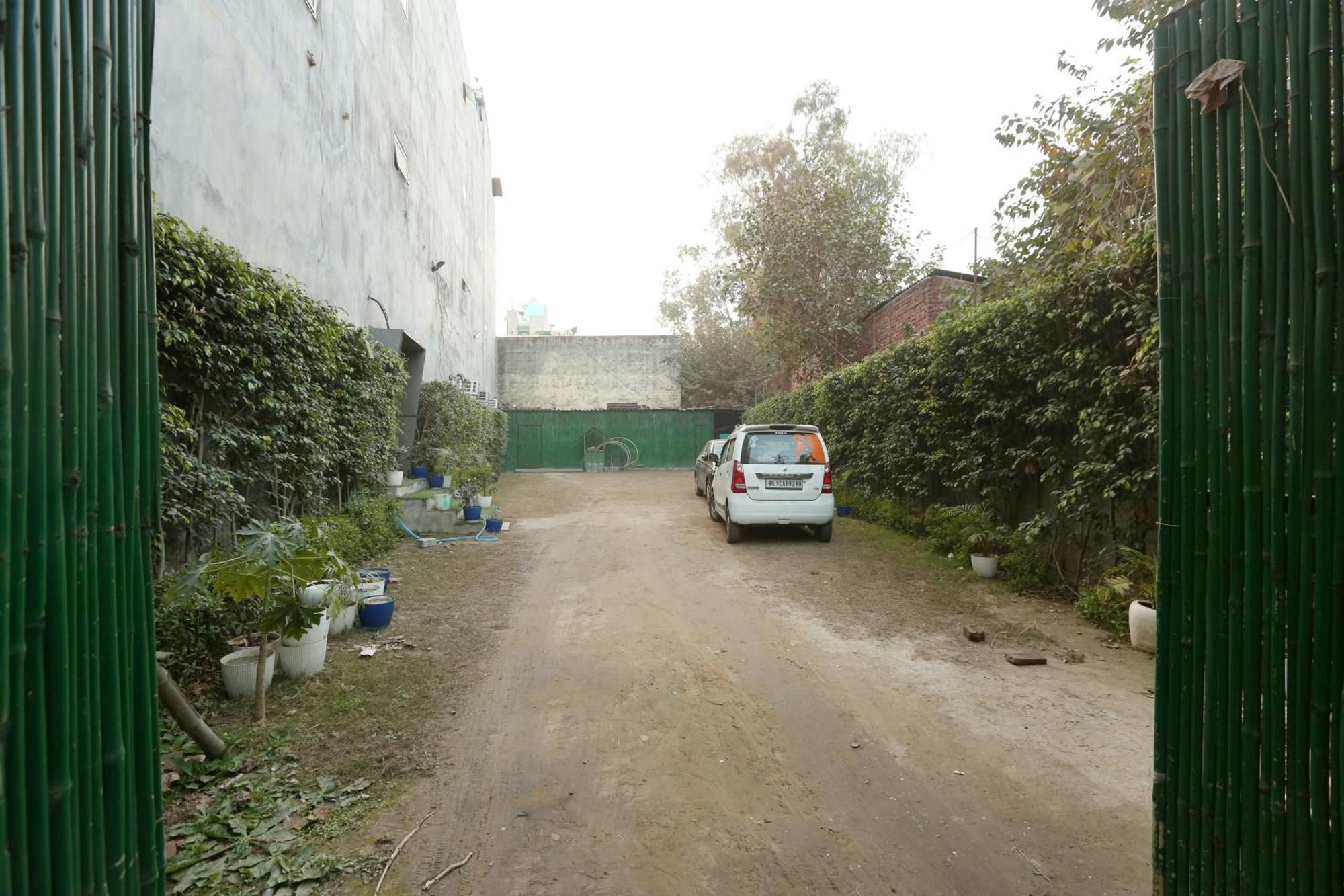 Hotel Lemon Suites & Banquet Noida Sector 62 Exterior photo